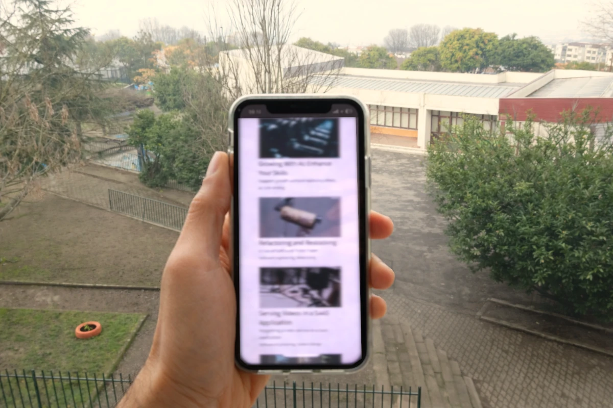 Celso holding his phone without being able to read what was on the screen